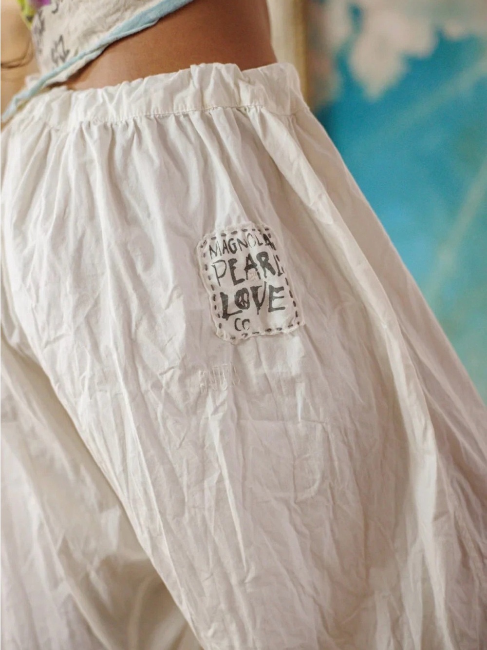 Magnolia Pearl Cream Lace-Hem Cropped Capris - Picture 4 of 8